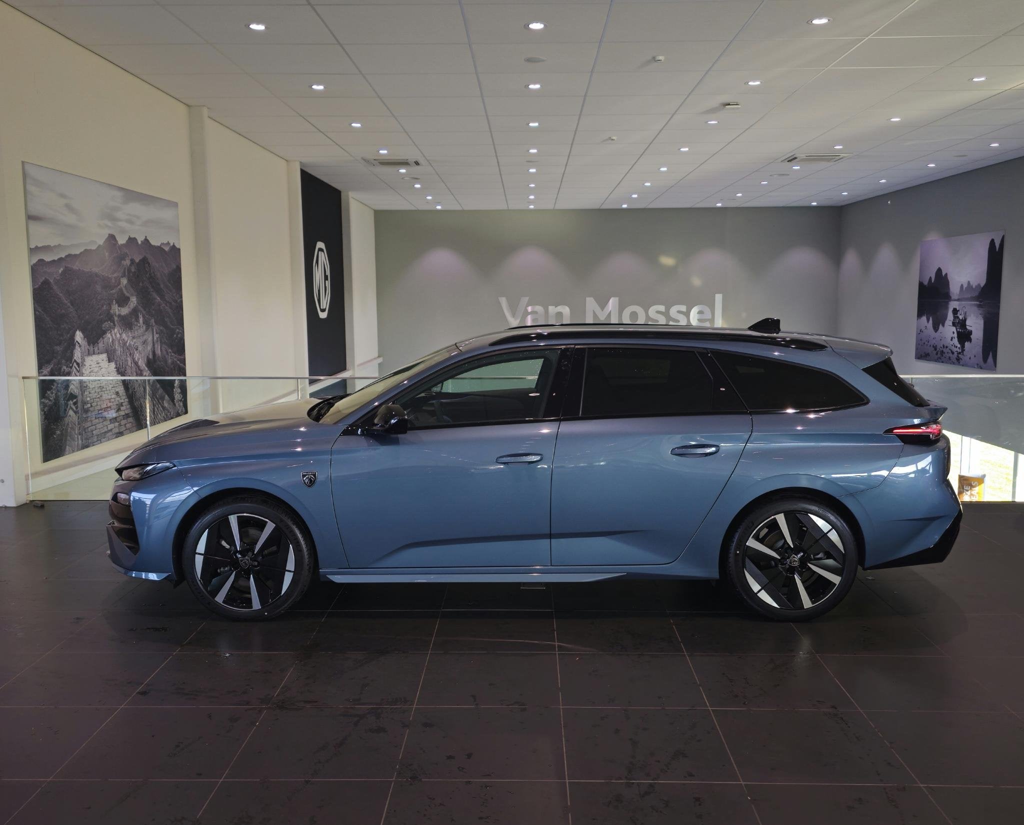 Peugeot e-308 SW GT 54 kWh, 156 pk, Automatische klimaatregeling, Leder en Stof, Nieuw