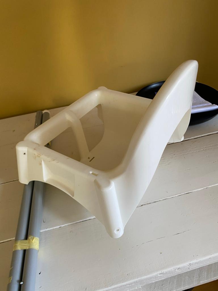 Witte babystoel met metalen poten, Kinderen en Baby's, Kinderstoelen, Ophalen, Gebruikt, Overige typen