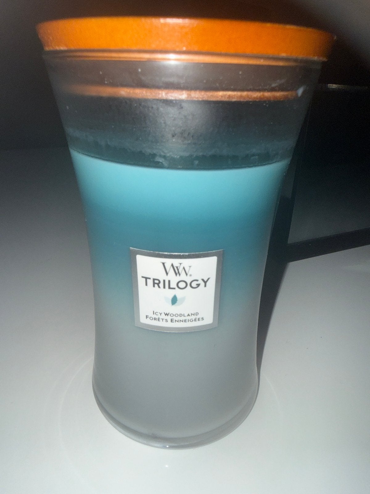 WoodWick Trilogy Icy Woodland Forets Enneigees Kaars, Huis en Inrichting, Blauw, Ophalen of Verzenden, Zo goed als nieuw, Modern
