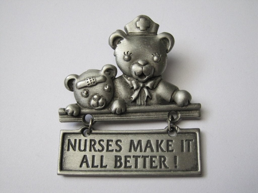 Broche verplegers /nurses mama en kind beer /JJ, Verzenden, Zo goed als nieuw, Zilver, Overige materialen