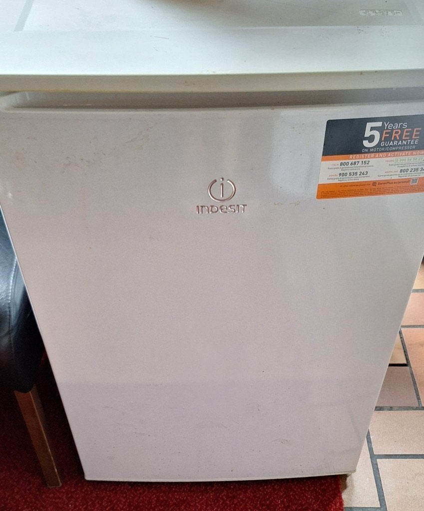 Indesit koelkast tafelmodel met vriesvak, Witgoed en Apparatuur, Gebruikt, 100 tot 150 liter, Met vriesvak, Ophalen
