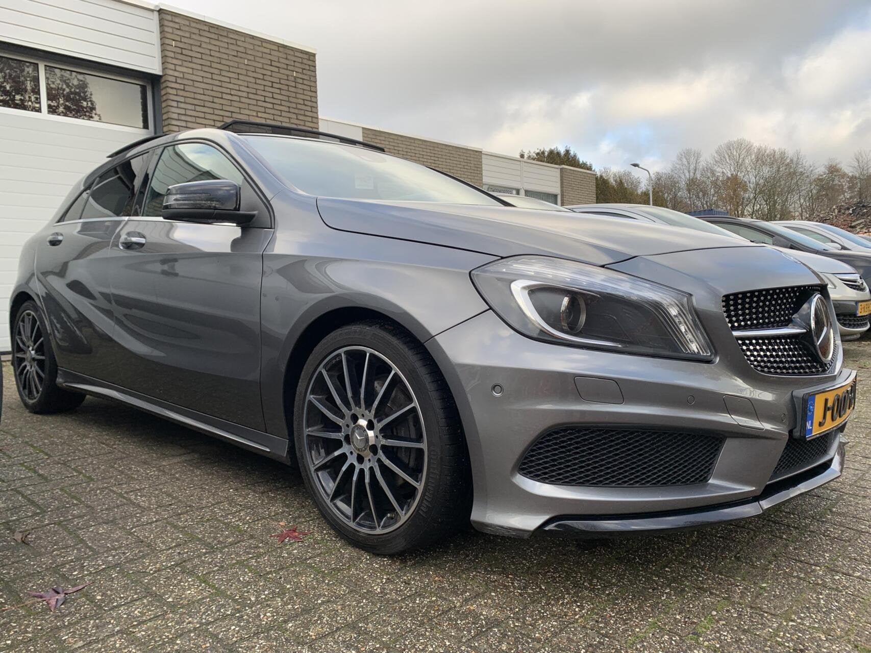 Mercedes A-klasse 200 AMG Automaat Pano CarPlay Leer Cruise, Auto's, Gebruikt, Bedrijf, 19 km/l, 695 kg