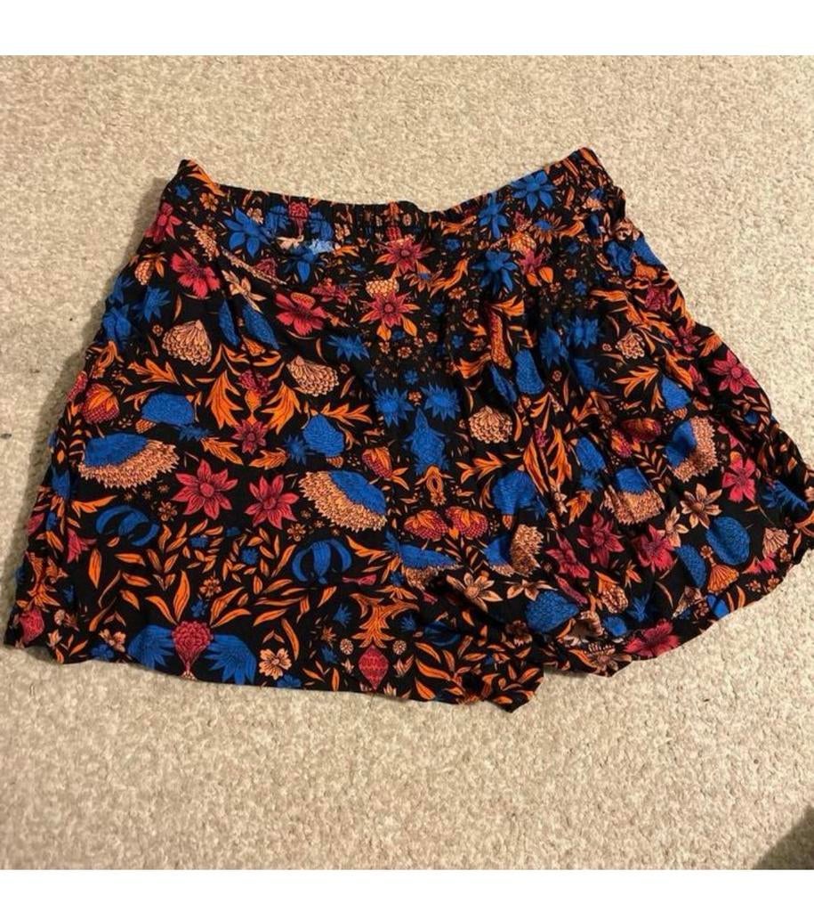 Korte broek H&M maat 34, Kort, Zwart, Ophalen of Verzenden, Zo goed als nieuw