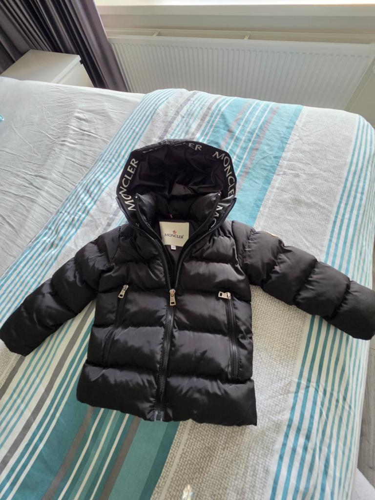 Moncler winterjas  zwart 1-3 jaar, Moncler, Ophalen of Verzenden, Zo goed als nieuw, Jongen