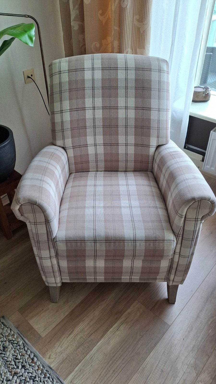 Comfortabele geruite fauteuil, Huis en Inrichting, Fauteuils, 75 tot 100 cm, Ophalen of Verzenden, Zo goed als nieuw, 75 tot 100 cm