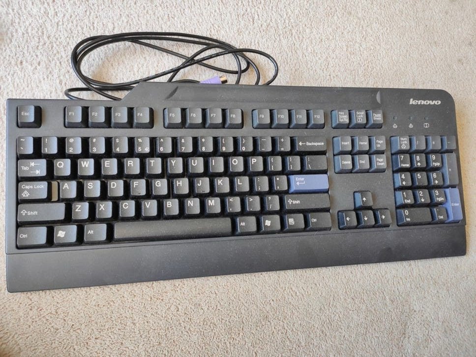 Lenovo SK-8820 Bedraad Toetsenbord - Qwerty, Computers en Software, Toetsenborden, Gebruikt, Ophalen of Verzenden, Qwerty, Numeriek gedeelte