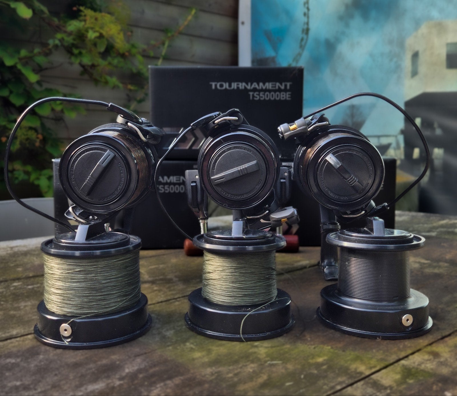 daiwa tournament st5000be incl. 3 diepe Weston spoelen, Ophalen of Verzenden, Zo goed als nieuw, Molen