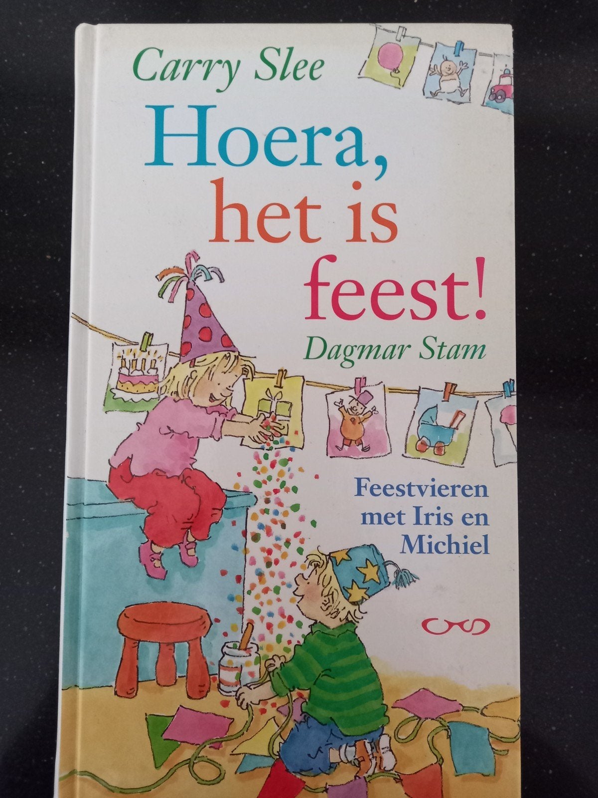 Carry Slee - Hoera, het is feest!, Fictie algemeen, Carry Slee, Ophalen of Verzenden, Zo goed als nieuw