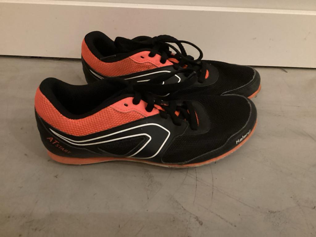 Decathlon Spikes Maat 36 - Zo goed als nieuw, Zo goed als nieuw, Spikes, Hardlopen, Ophalen