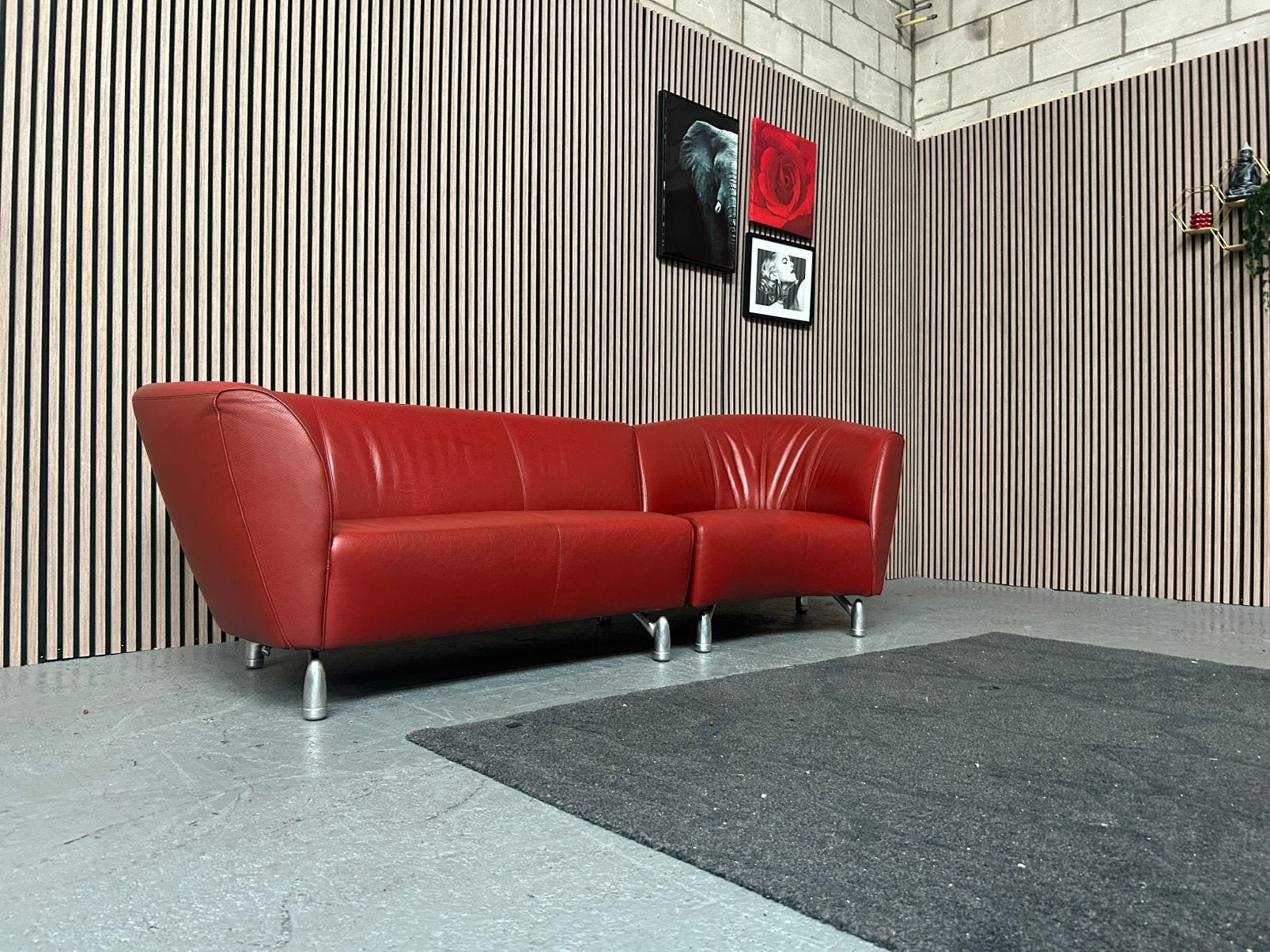 GRATIS LEVERING Leolux Pupilla Rood Leer 262X101 GEREINIGD, Leolux pupilla rood leer, Driepersoons, Ophalen of Verzenden, Zo goed als nieuw