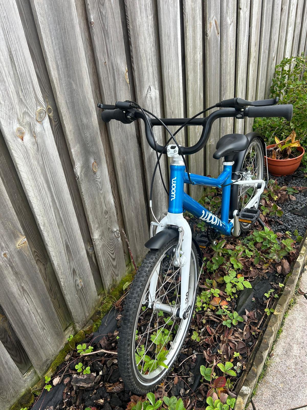 Woom 4 blauw nieuw, Ophalen, Zo goed als nieuw