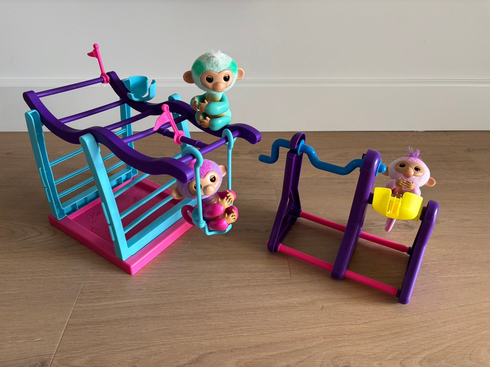 Fingerlings aapjes met speeltoestellen, Kinderen en Baby's, Speelgoed | Overig, Ophalen of Verzenden, Zo goed als nieuw, Meisje
