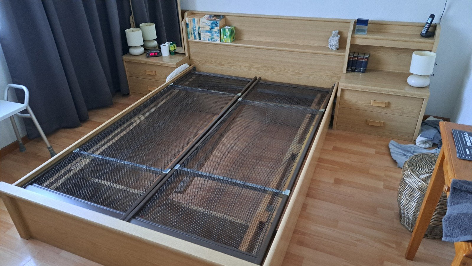 Tweepersoonsbed met nachtkastjes en lattenbodems, Huis en Inrichting, Ophalen, Gebruikt, Beige, Tweepersoons