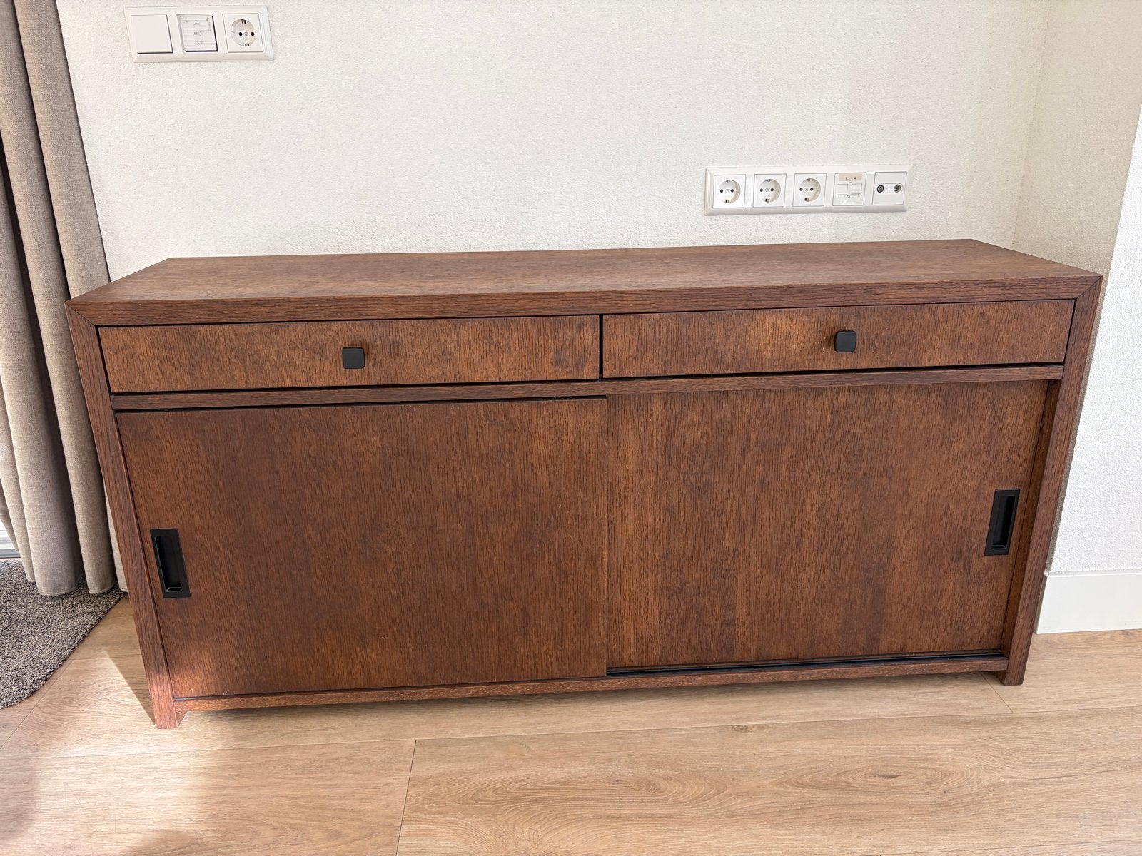 donker eiken tv-meubel /dressoir. Zo goed als nieuw, Huis en Inrichting, Ophalen, 100 tot 150 cm, Eikenhout, Zo goed als nieuw