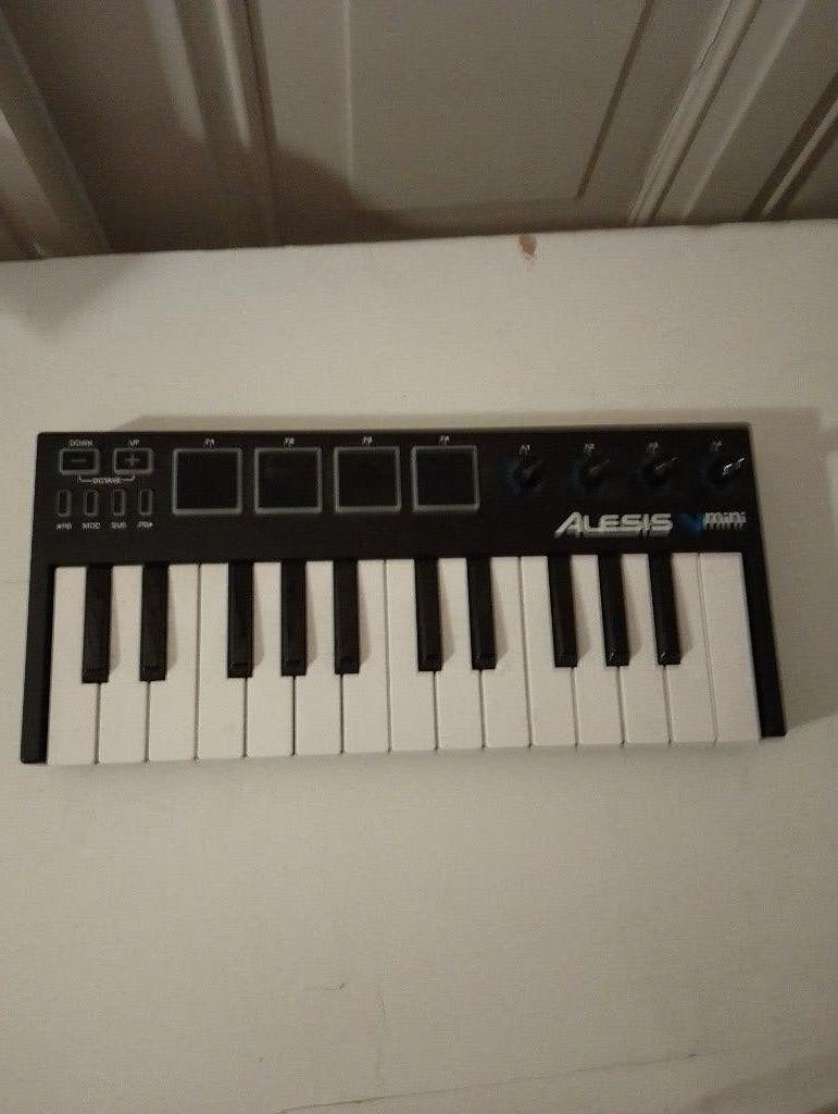 Alesis V Mini 15 Keys Mini MIDI Keyboard, Overige merken, Gebruikt, Midi-aansluiting, Overige aantallen