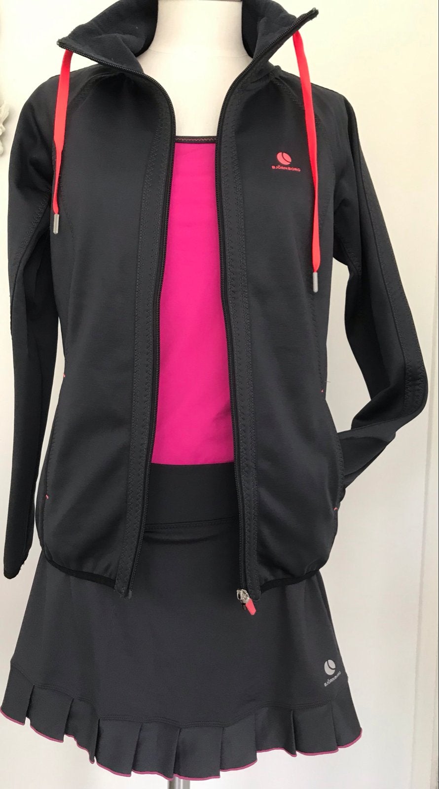 Björn Borg 3-delige sportset: rok, top en jack, Kleding | Dames, Ophalen of Verzenden, Zo goed als nieuw, Maat 36 (S), Grijs