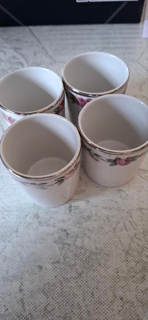 4 kleine porseleine kopjes, Ophalen of Verzenden