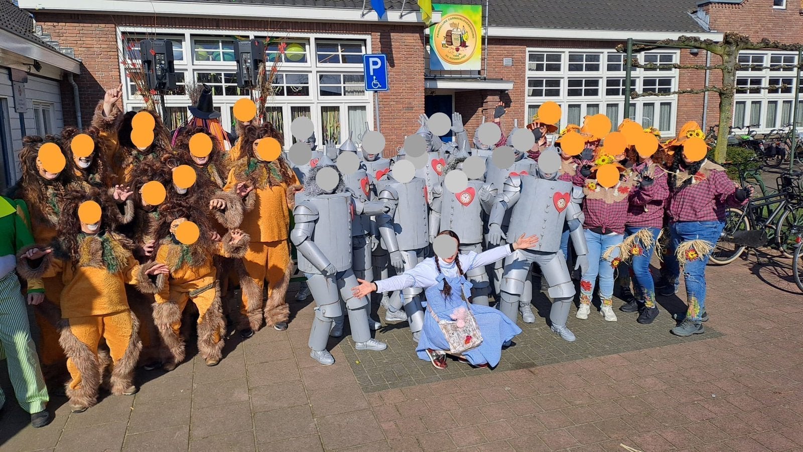 kleurrijke loopgroep Wizard Of Oz, Ophalen, Zo goed als nieuw