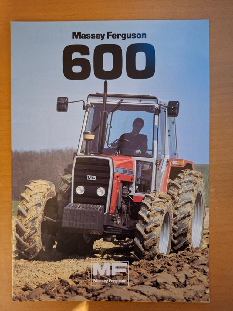 Folder Massey Ferguson MF 600 serie Nederlandstalig, Ophalen of Verzenden, Gelezen, Tractor en Landbouw