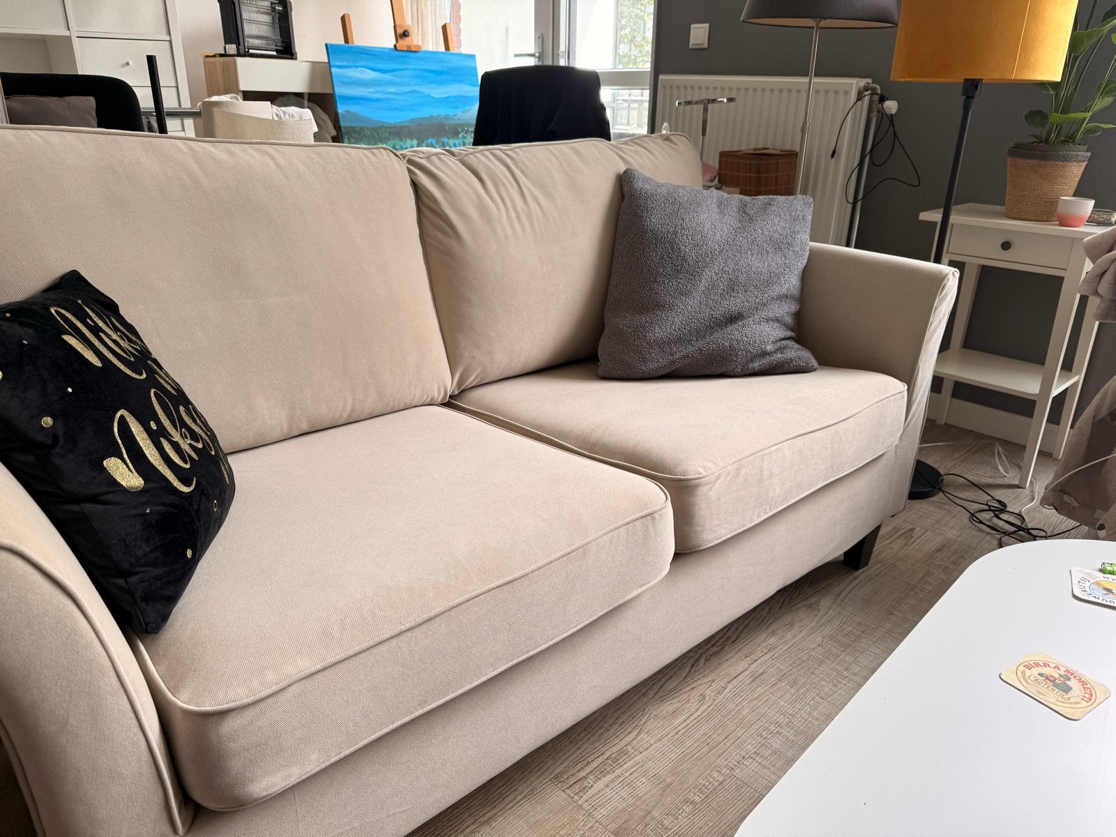 Comfortabele 2-zitsbank - Crèmekleurig- Beige- IKEA EKHOLMA, Huis en Inrichting, Banken | Bankstellen, Gebruikt, 150 tot 200 cm
