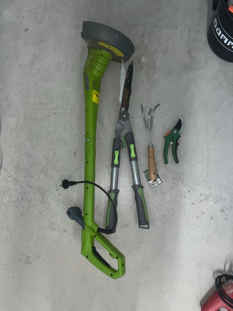Tuin gereedschap set: grastrimmer, heggenschaar, schoffel, s, Ophalen, Gebruikt, Overige soorten