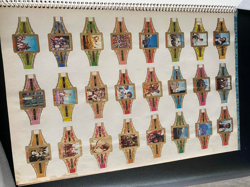 Unieke verzameling sigarenbandjes in album, Postzegels en Munten, Postzegels | Europa | UK, Ophalen of Verzenden