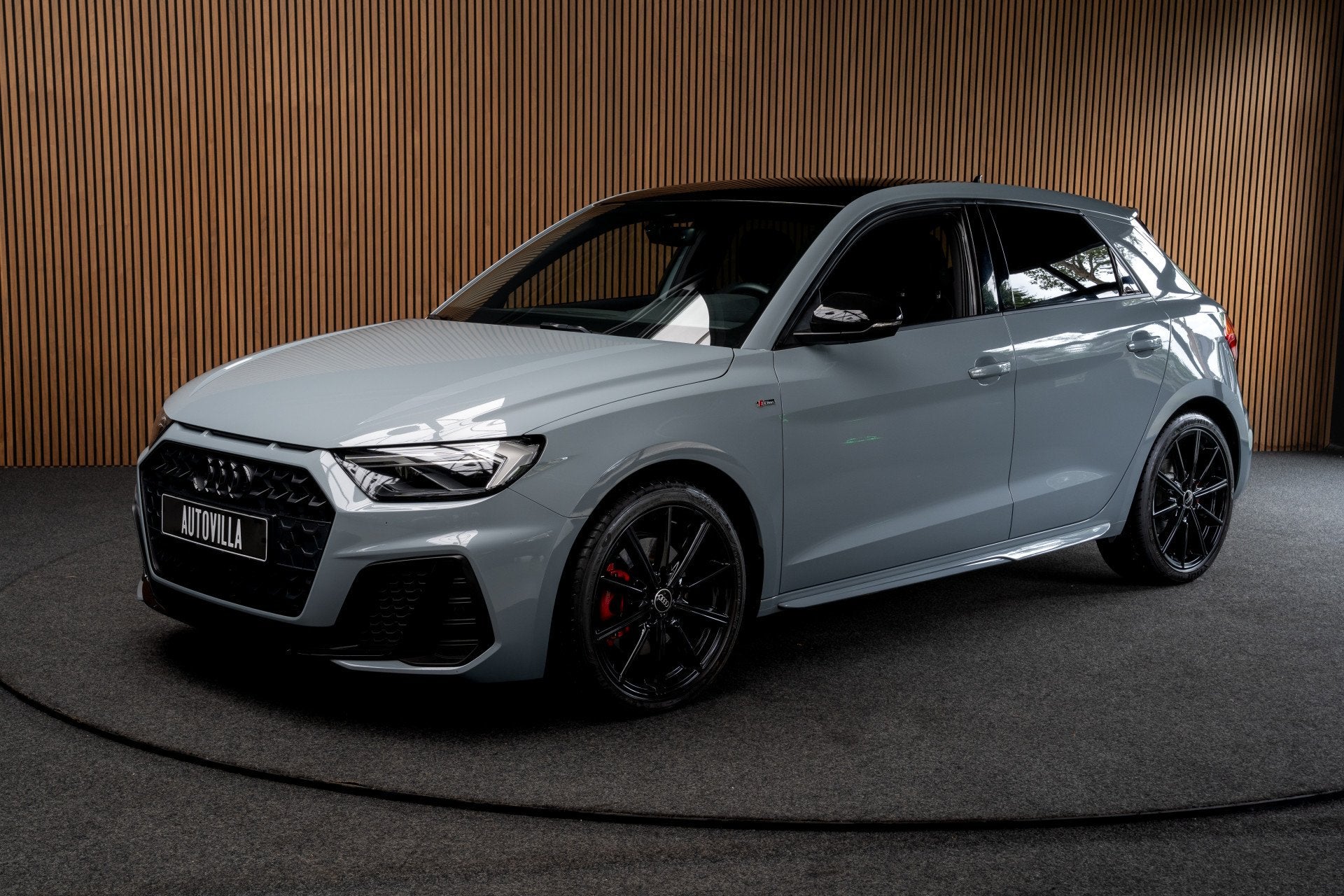 Audi A1 Sportback 40 TFSI S- Line Leder Camera Navi Virtual, Dealer onderhouden, 4 cilinders, 1984 cc, Leder en Stof