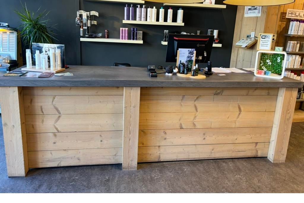 Balie met hout en betonceree blad, Ophalen, Gebruikt