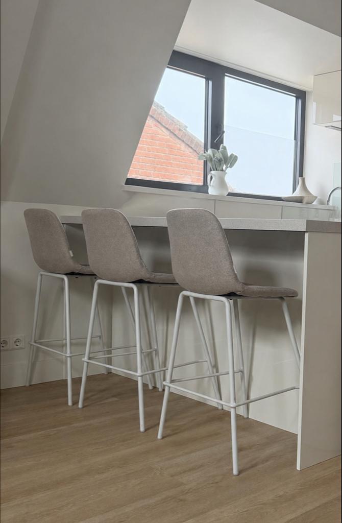 Kave Home barkrukken - Tijdloos design, zo goed als nieuw, Met voetsteun, 60 tot 90 cm, Ophalen of Verzenden, Zo goed als nieuw