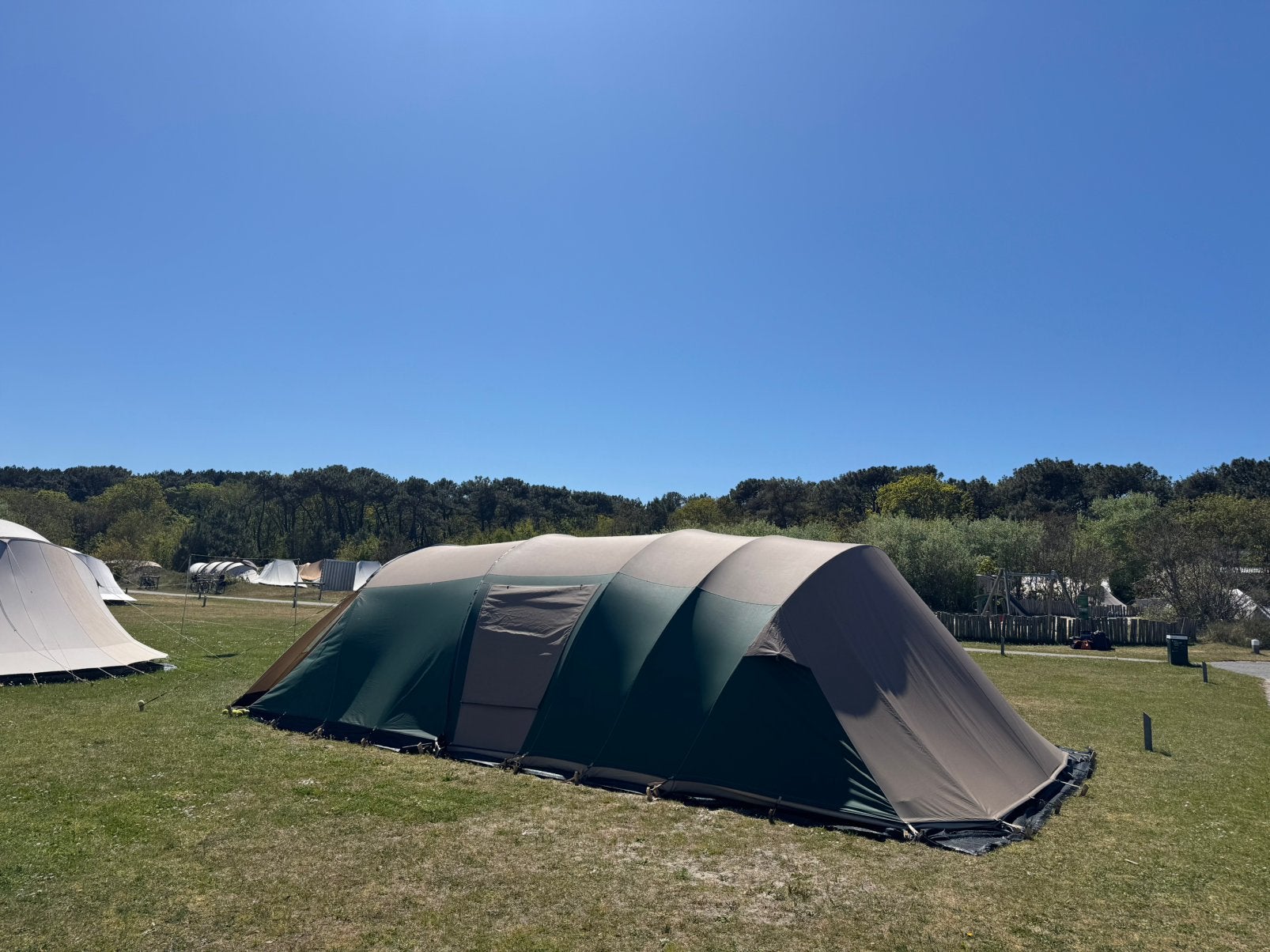 6p. prachtige Falco Havik tent te huur op Vlieland vrij wk32, Ophalen of Verzenden, Tot en met 4