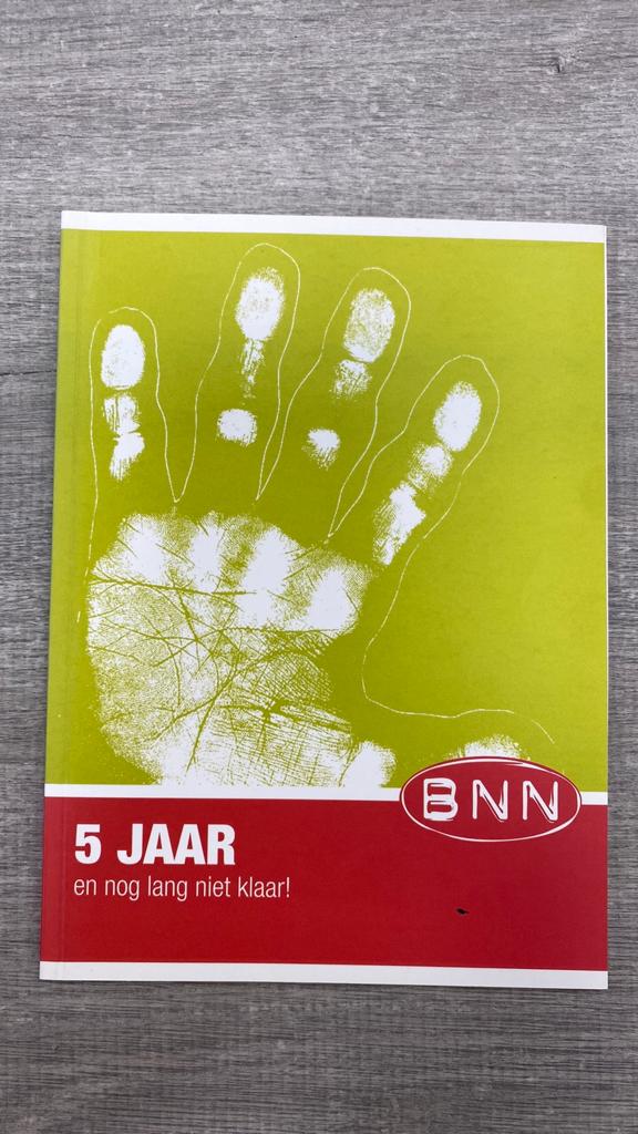 5 jaar BNN en nog lang niet klaar, Ophalen of Verzenden, Zo goed als nieuw