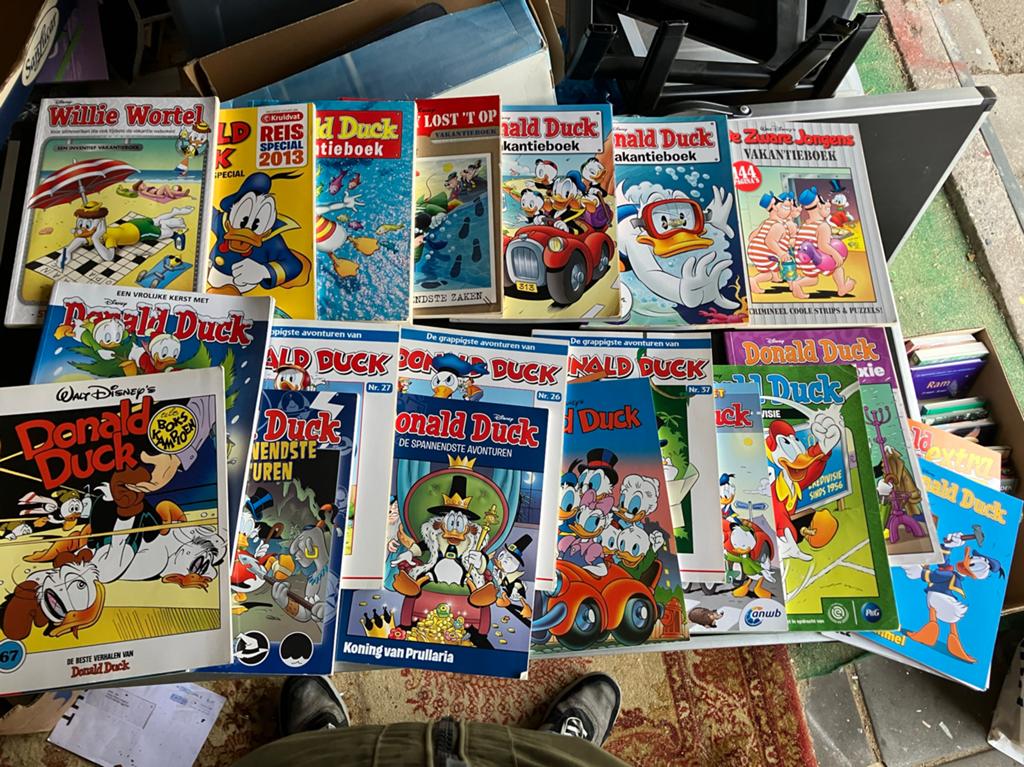 Grote collectie Donald Duck stripboeken en vakantieboeken, Boeken, Meerdere stripboeken, Ophalen of Verzenden, Gelezen