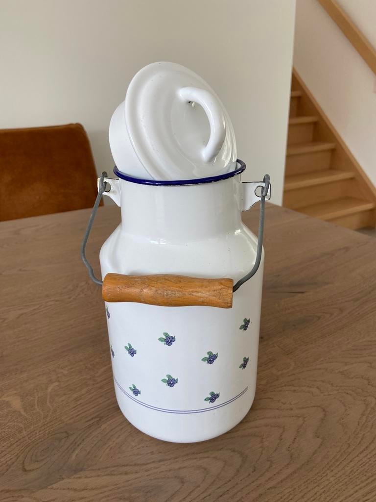 Melkkan eit emaile hoogte 26cm diameter 13 cm inhoud 2L, Ophalen