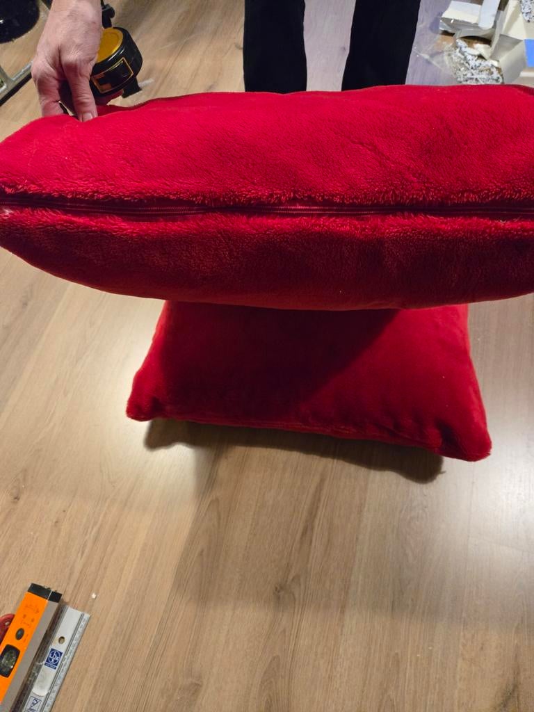 2 fluffy kussens Rood, Ophalen, Stof, 50 tot 75 cm, Vierkant