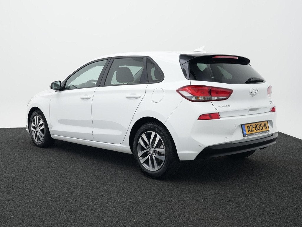 Hyundai i30 1.0 T-GDI Premium | All Season Banden | Cruise C, Auto's, Hyundai, 12 maanden, Euro 6, Leder en Stof, Wit