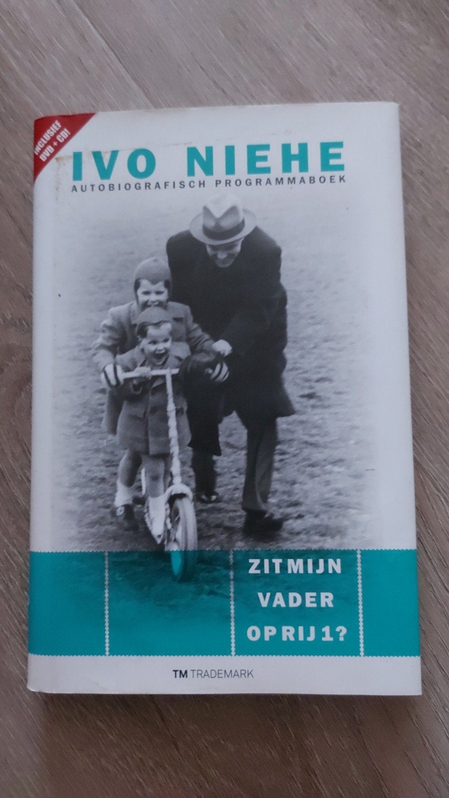 F2: Ivo Niehe - Autobiografisch Programmaboek (incl. DVD), Ophalen of Verzenden, Zo goed als nieuw, Ivo Niehe, Film, Tv en Media