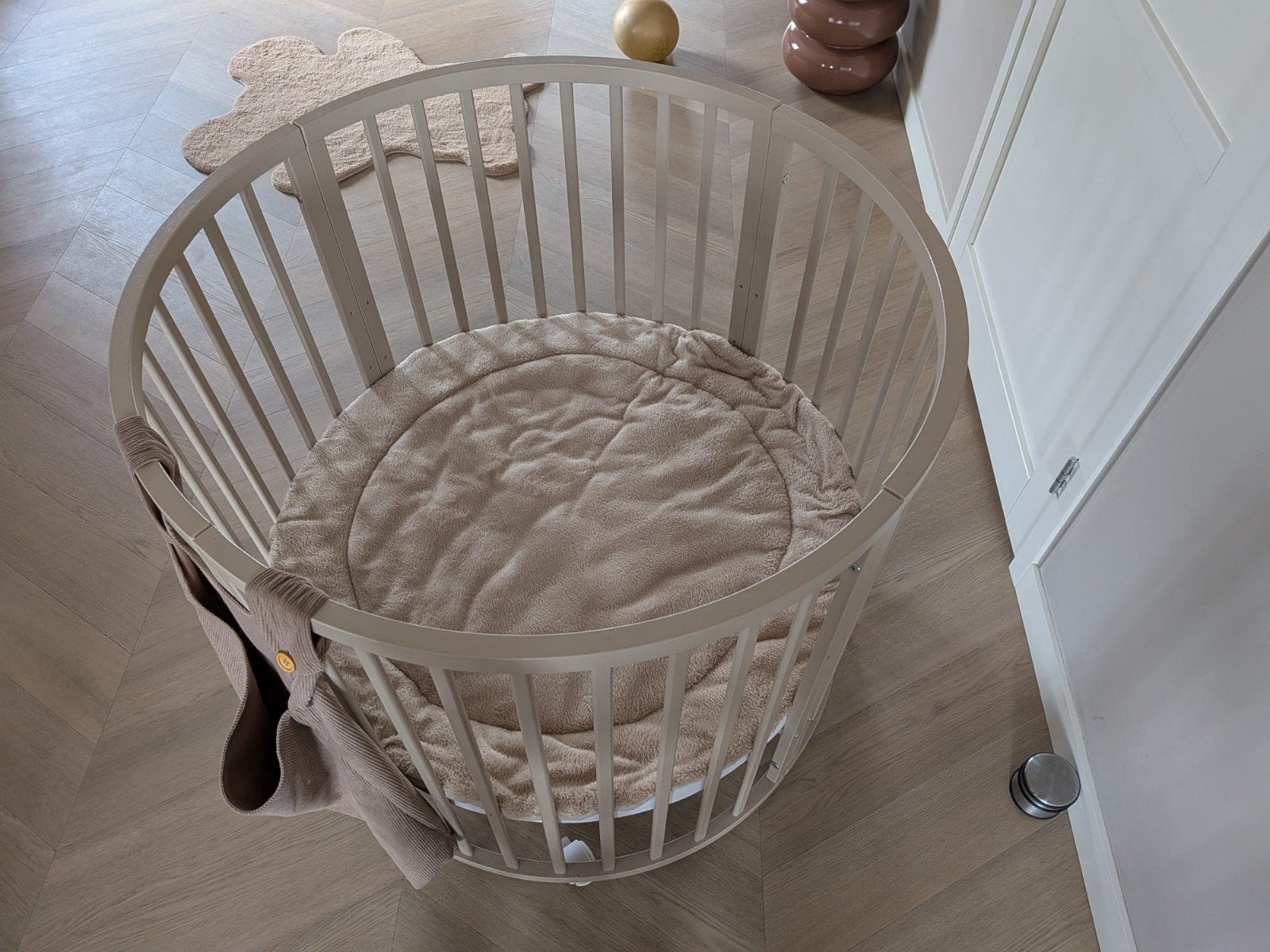 Stokke Sleepi Mini Wieg - Beige, Kinderen en Baby's, Ophalen, Zo goed als nieuw, Wieg