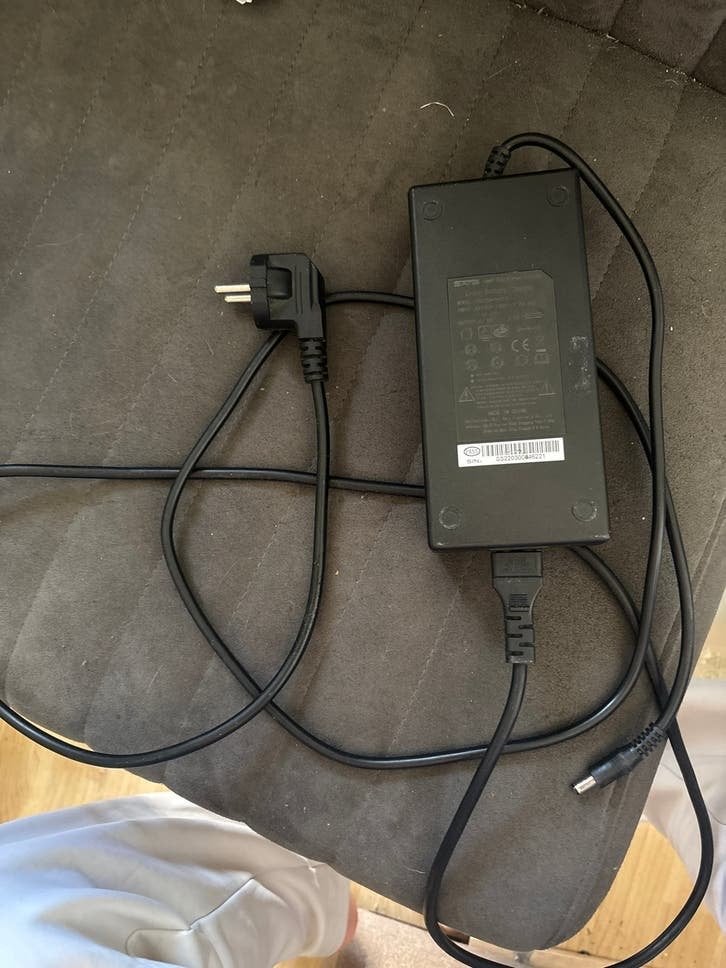 SANS Li-ion Acculader 42V 2.0A (SSLCO84V42J), Ophalen, Gebruikt