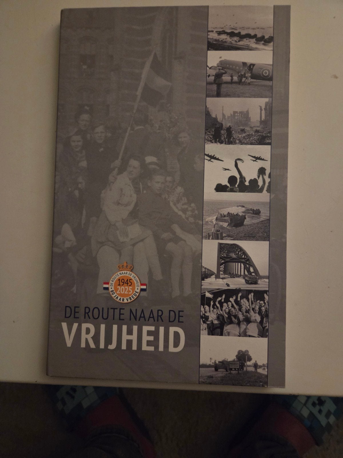 De Route naar de Vrijheid - Munten en Boek, Ophalen of Verzenden, Zo goed als nieuw