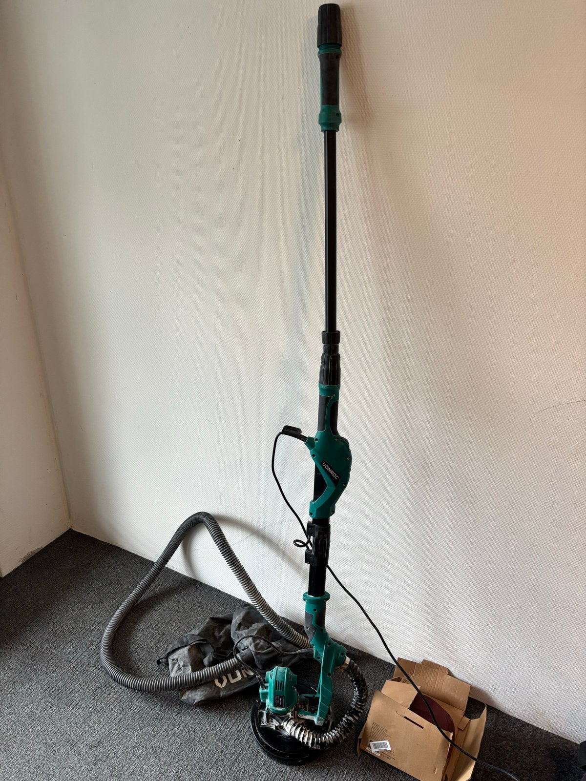 VONROC DS502AC Drywall Sander - Schuurmachine voor muren, Ophalen of Verzenden, Gebruikt, 600 tot 1200 watt, Overige typen