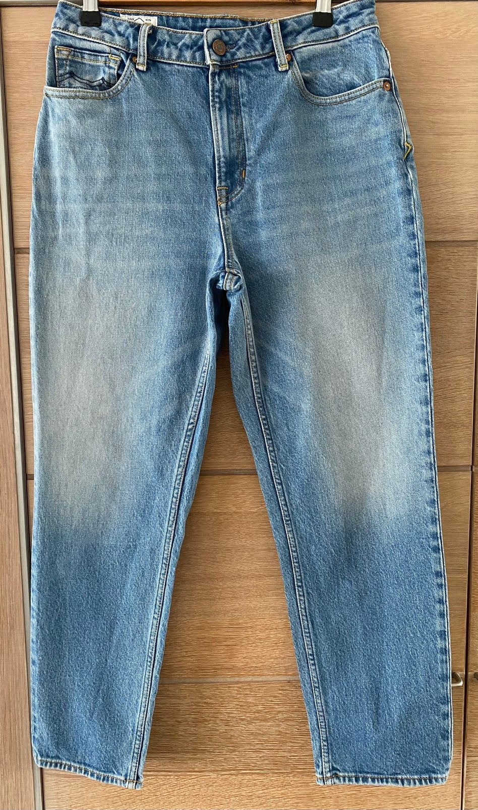 Lichtblauwe straight jeans in biokatoen van KOI, 27/28, Ophalen of Verzenden, Zo goed als nieuw, Blauw, W27 (confectie 34) of kleiner