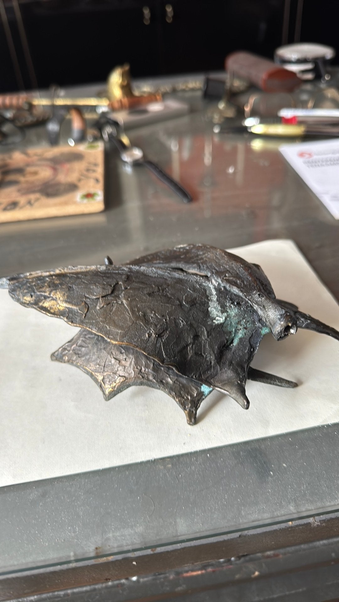 Bronzen dolfijnen (Kunst). Sier, Meerdere dieren
