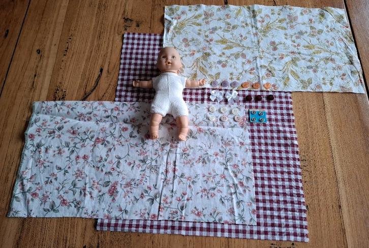 Vintage klein Fairland Toy poppetje met stofjes en knoopjes, Kinderen en Baby's, Speelgoed | Poppen, Gebruikt, -, -, Overige typen
