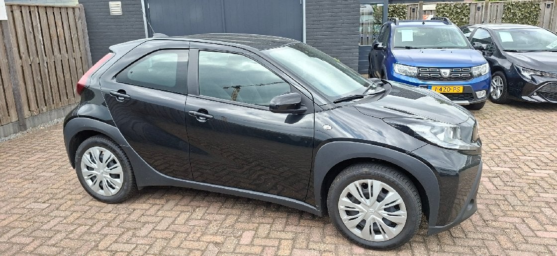 Toyota Aygo X 1.0 VVT-i S-CVT AUTOMAAT , Appel-Carplay ,acht, Stof, Gebruikt, 4 stoelen, Zwart