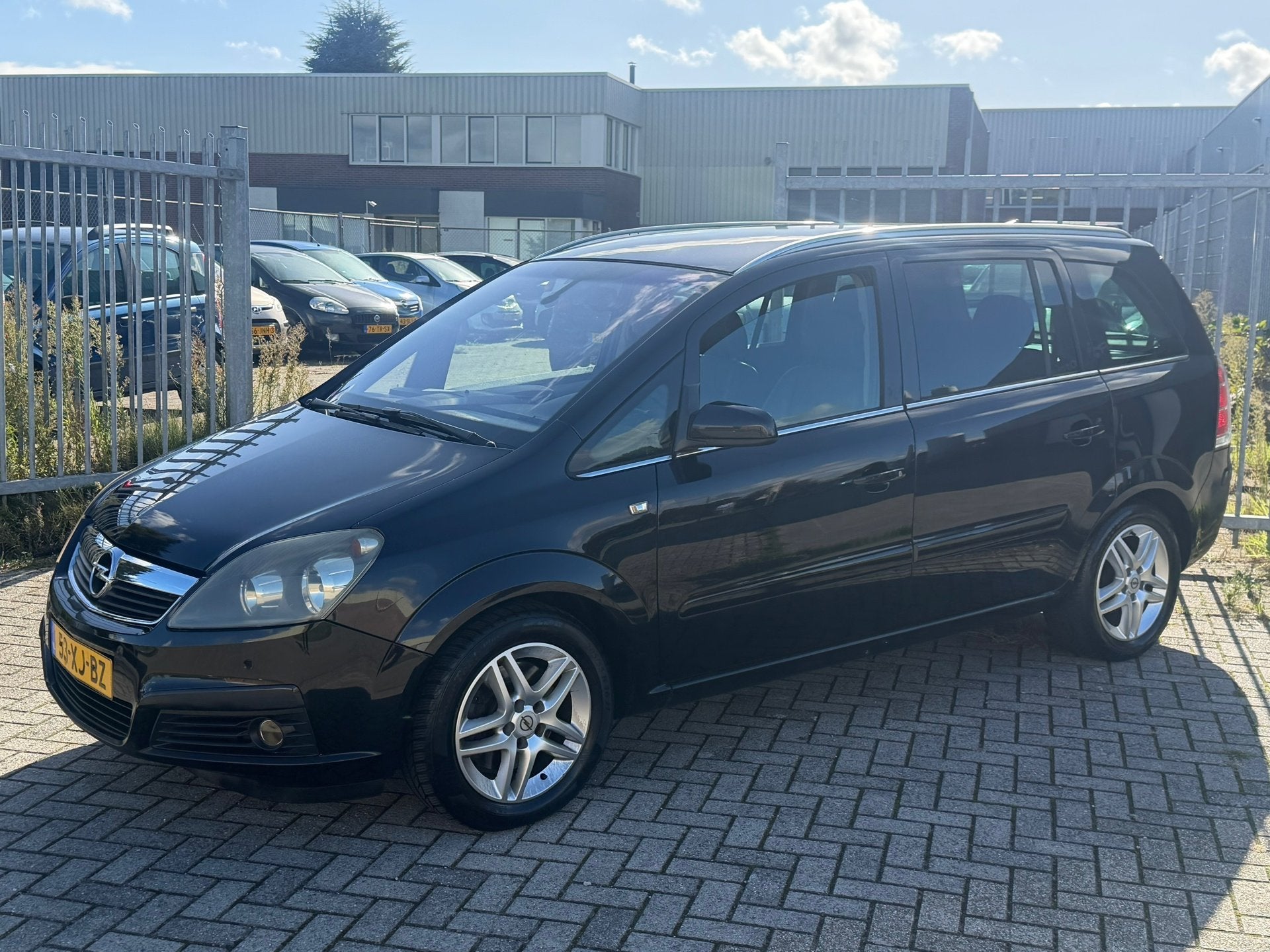 Opel Zafira 2.2 Executive VOL AUTOMAAT 7 PERSOONS! NAP l NAV, Dealer onderhouden, Verwarmde buitenspiegels, Gebruikt, Zwart