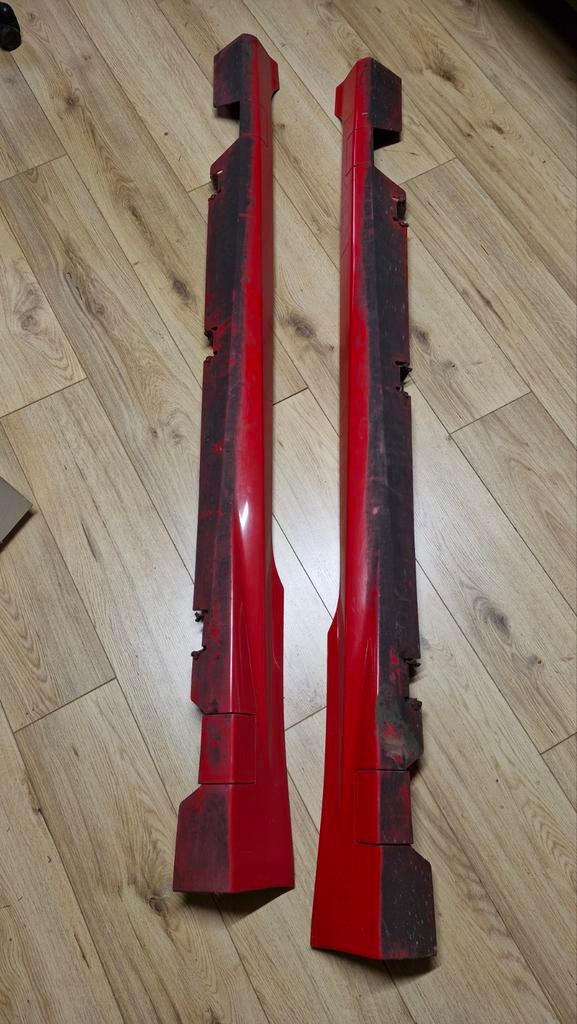 Zijskirts Ford Fiesta MK7.5 rood, Ophalen, Voor, Ford, Deur