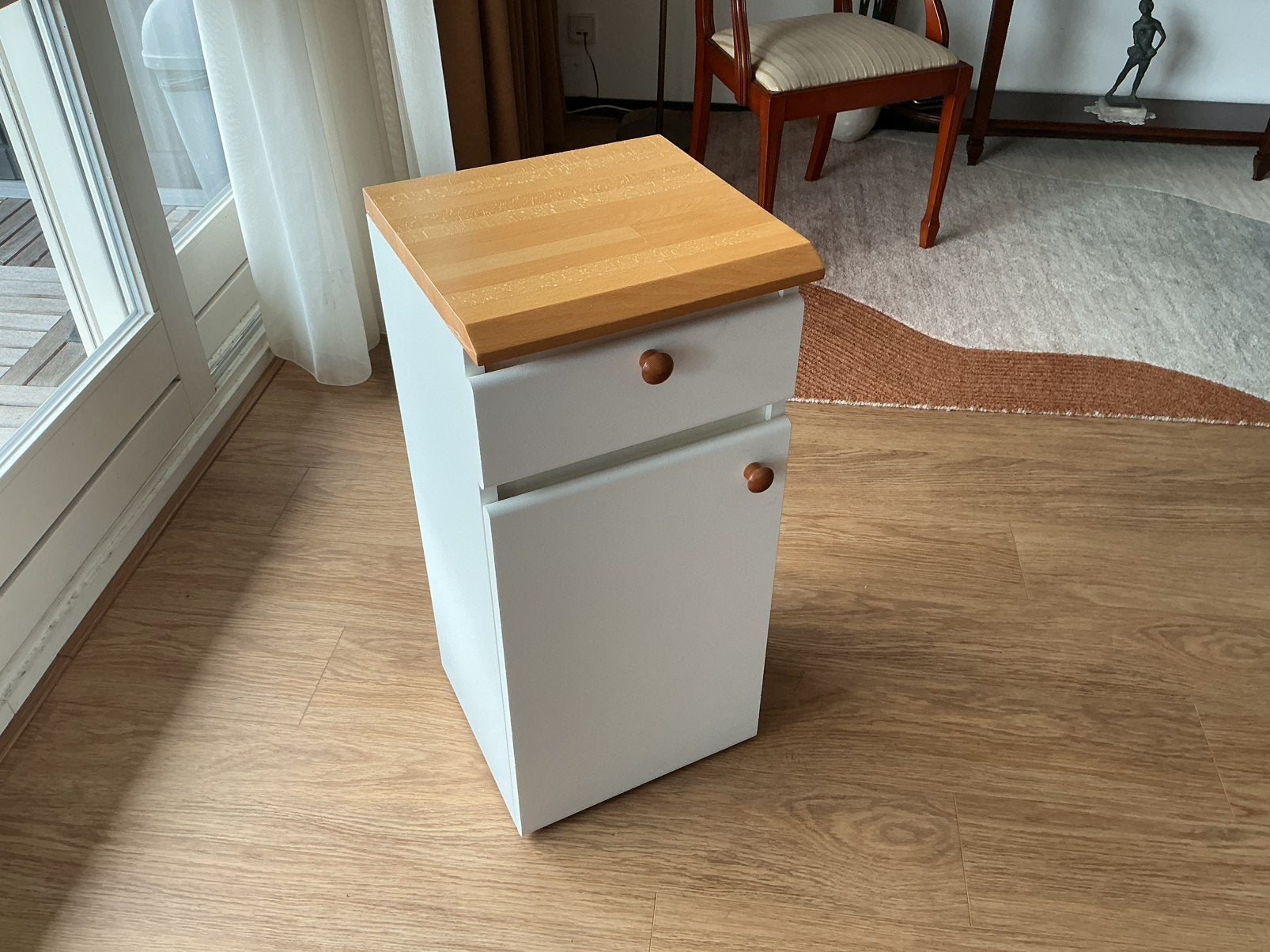 Mooi uitgevoerd wit kastje /tafeltje, Huis en Inrichting, Ophalen, Zo goed als nieuw, Minder dan 45 cm, 70 cm of meer