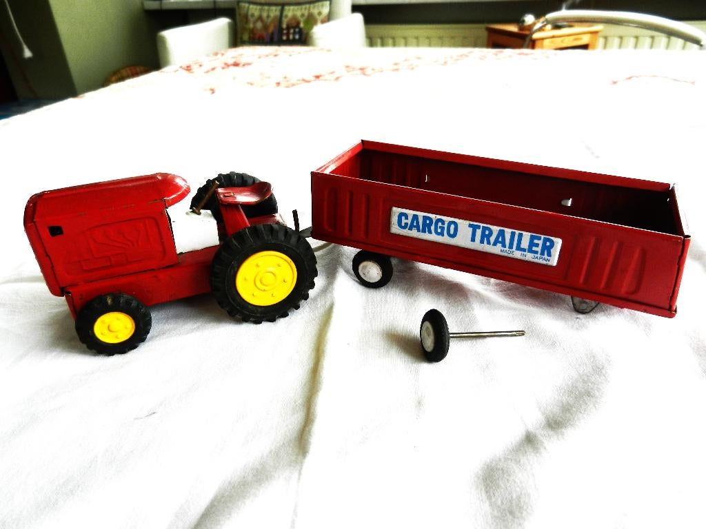 Heel oude blikken tractor met trailer, Ophalen, Gebruikt