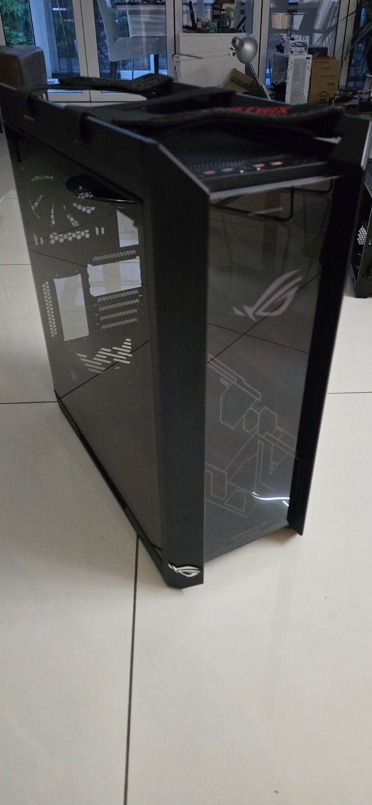 ROG Strix Helios GX601i Gaming PC Behuizing met Aura Sync, Computers en Software, Computerbehuizingen, Ophalen, Zo goed als nieuw