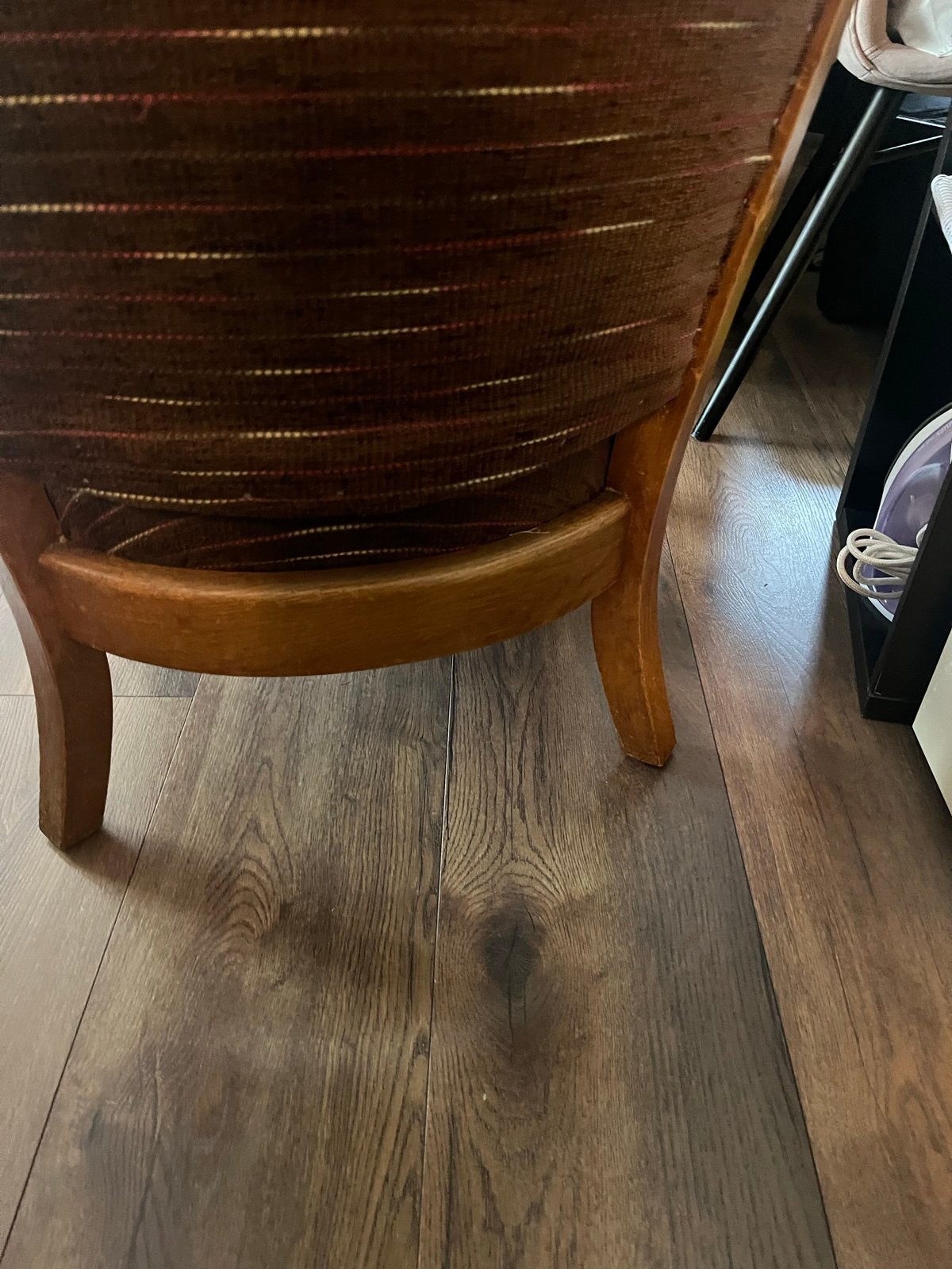 Antiek houten fauteuil met gestreepte bekleding, Ophalen